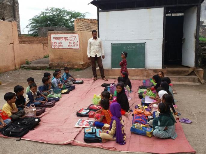 Primary teachers of Solapur district boycott online jobs | सोलापूर जिल्ह्यातील प्राथमिक शिक्षकांचा आॅनलाईन कामांवर बहिष्कार कायम Primary teachers of Solapur district boycott online jobs | सोलापूर जिल्ह्यातील प्राथमिक शिक्षकांचा आॅनलाईन कामांवर बहिष्कार कायम